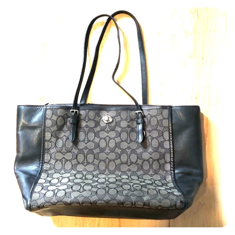 Coach Woman’s Tote 💕